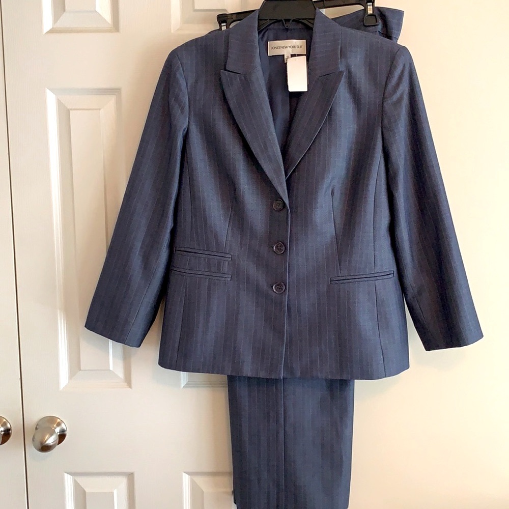 Jones New York Suit Women’s Suit (New) Size 12